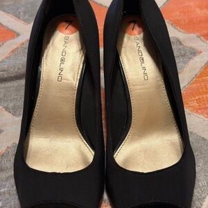 Bandolino Elegant Black Peep Toe Heels